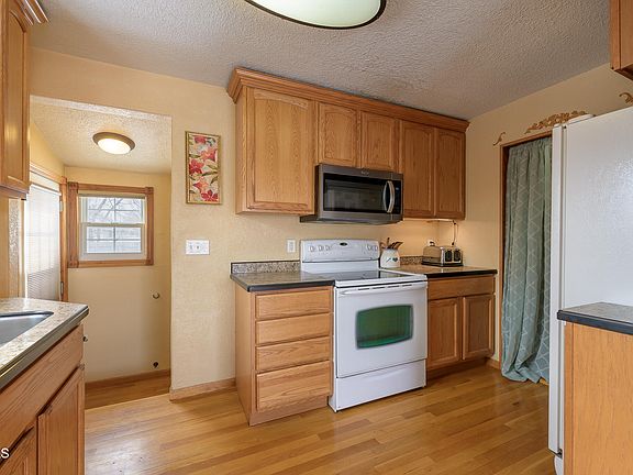 3rd image of 710 N 13th St