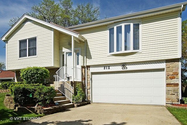 1st image of 6 Woodbury Ct