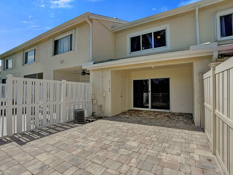 9913 NW 57th Mnr — Photo 21