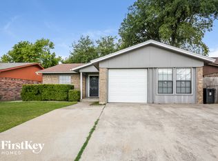 810 Tapley St, Grand Prairie, TX 75051