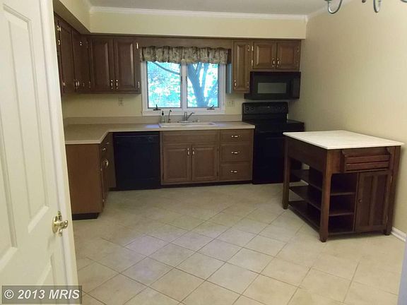 3rd image of 1211 Wynside Ln