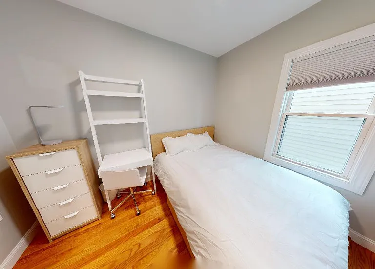 11-13 Plymouth St #3B — Photo 1