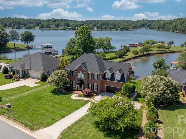 215 Iswa Dr, Taylorsville, NC 28681