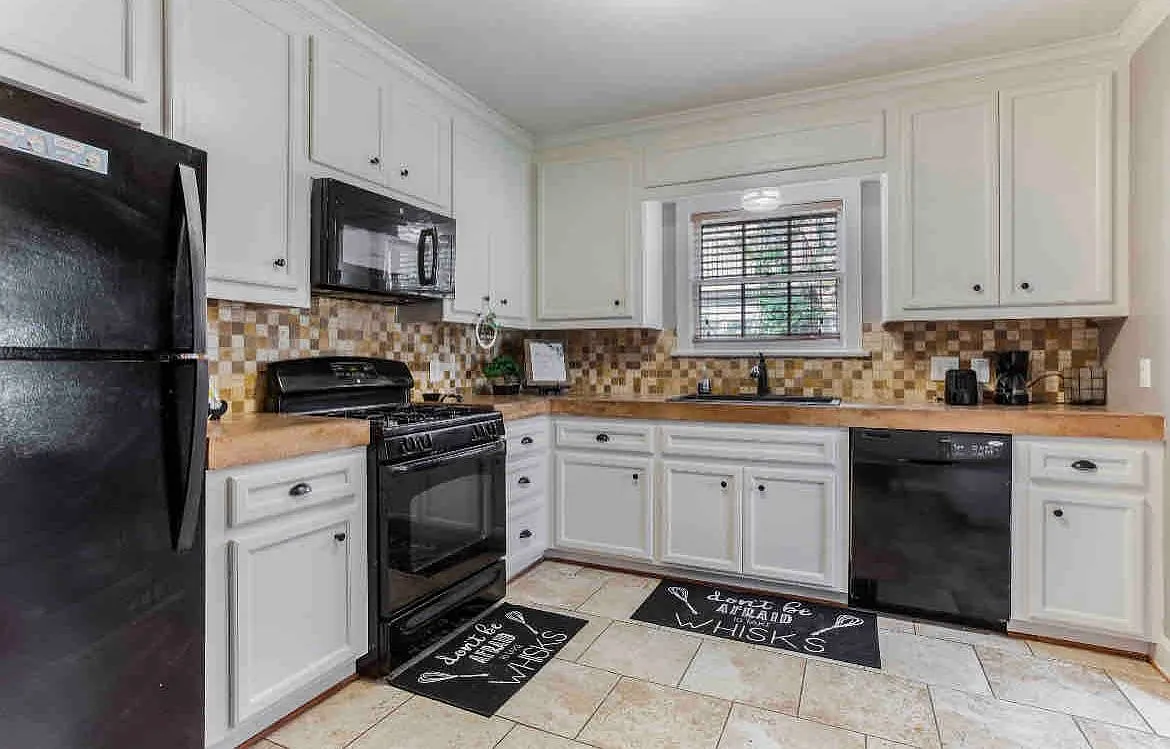 2 bed, 2.0 bath, 2000 sqft, $2,500 — Photo 1