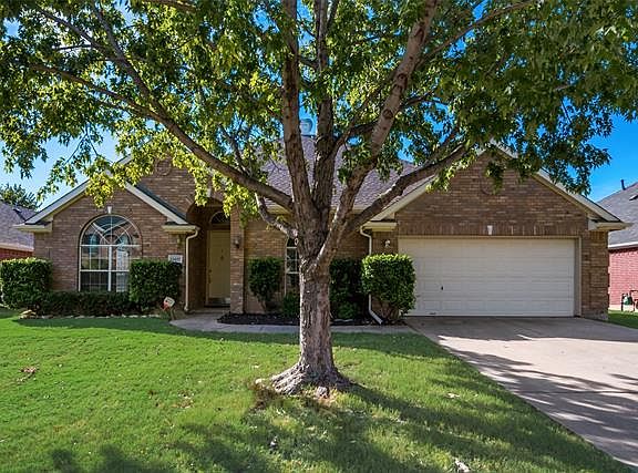 2nd image of 15037 Regal Oak Ln