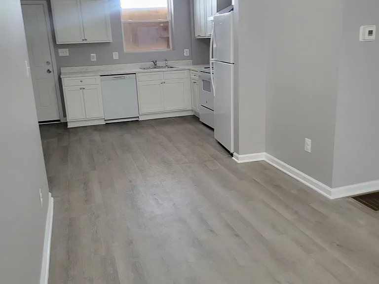 3410 E Fairmount Ave — Photo 5