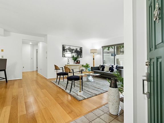 5th image of 1392 Bellevue Way NE