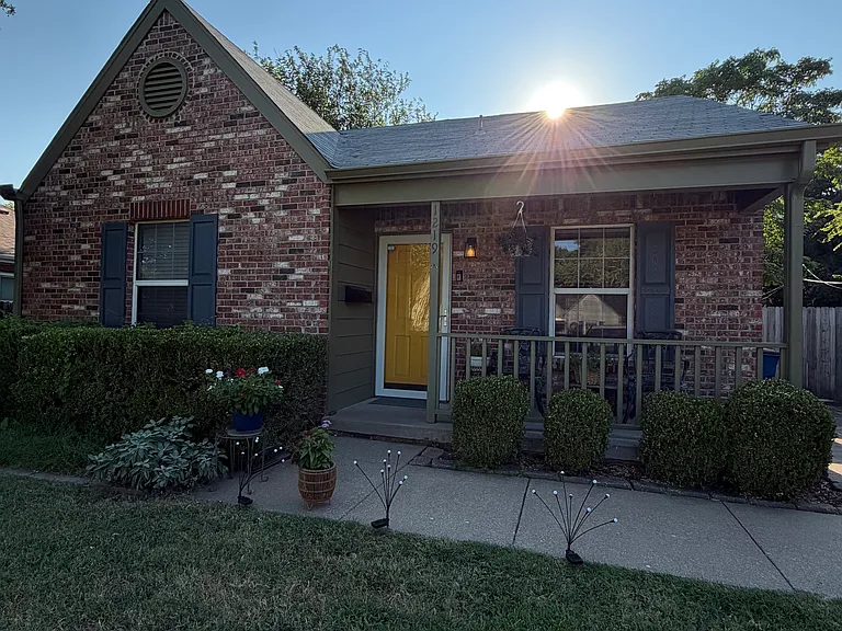 1219 S Richmond Ave — Photo 2