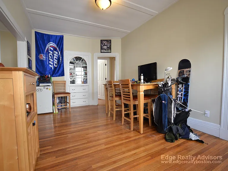 91 Surrey St — Photo 4