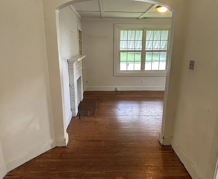 147 Center St — Photo 2