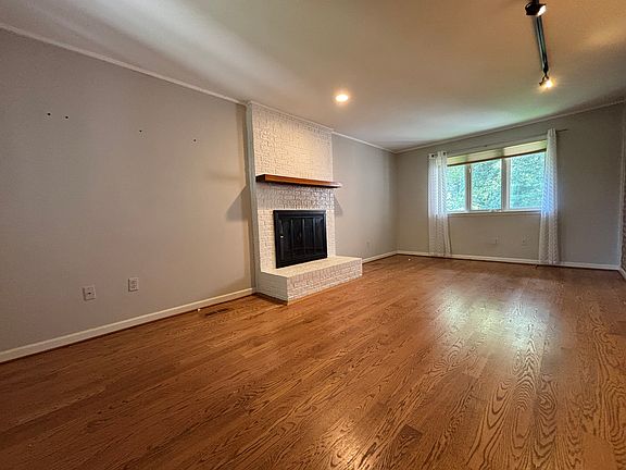 5th image of 412 Five Farms Ln