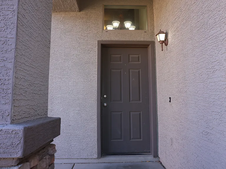 1457 E 10th Pl — Photo 4