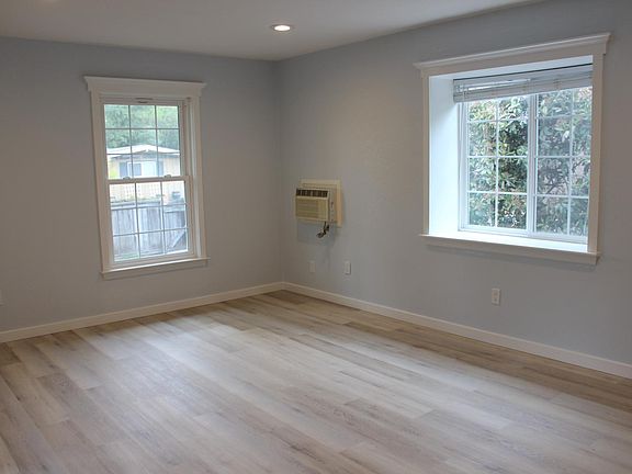 For Rent: $3050 (2 Bedrooms, 1 Bath, 900 sqft)