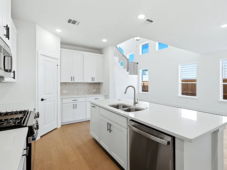 7143 Lathrop Ln — Photo 10