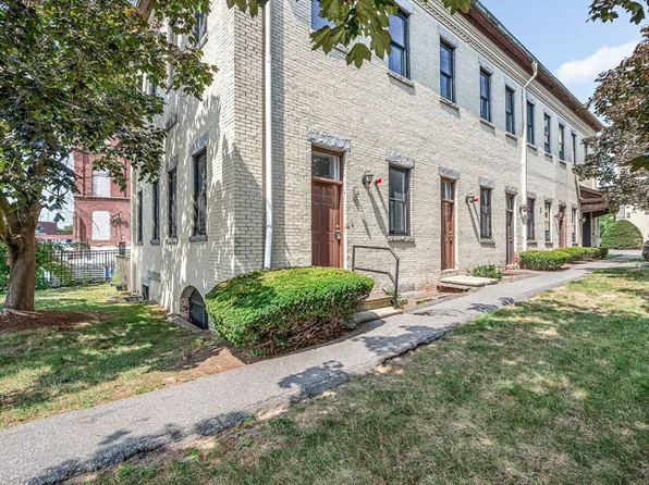 201 Thorndike St #5-02, Lowell, MA 01852