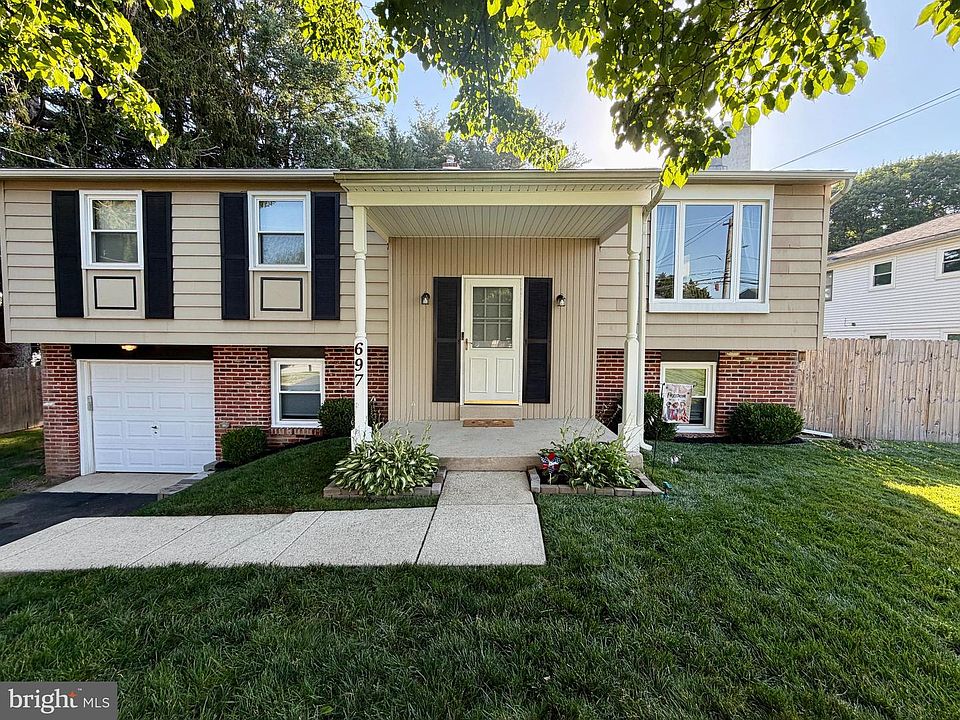 1st image of 697 Cherry Tree Rd