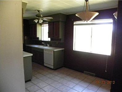 3rd image of 2211 Harvey Pl
