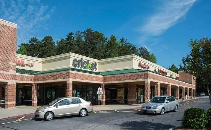 Shopping center nearby