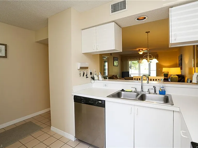 287 Quail Forest Blvd #117 — Photo 2