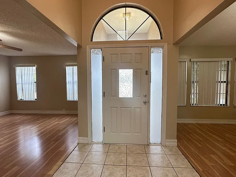 487 Carrigan Ave — Photo 3