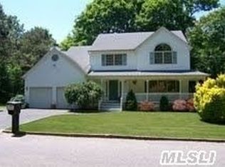 72 Oakland Ave, Miller Place, NY 11764