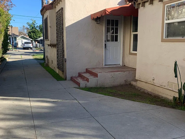 3275 Brockton Ave — Photo 23