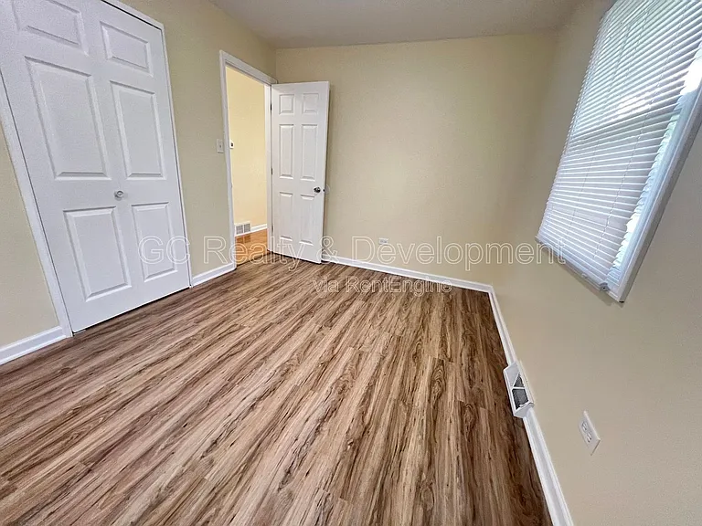 206 E Center St — Photo 7