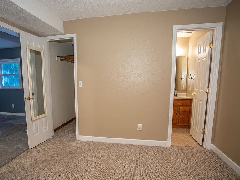 5516 NW Cimarron Dr — Photo 8