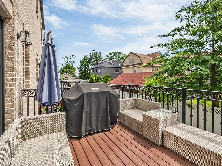34 Lafayette Ave — Photo 17