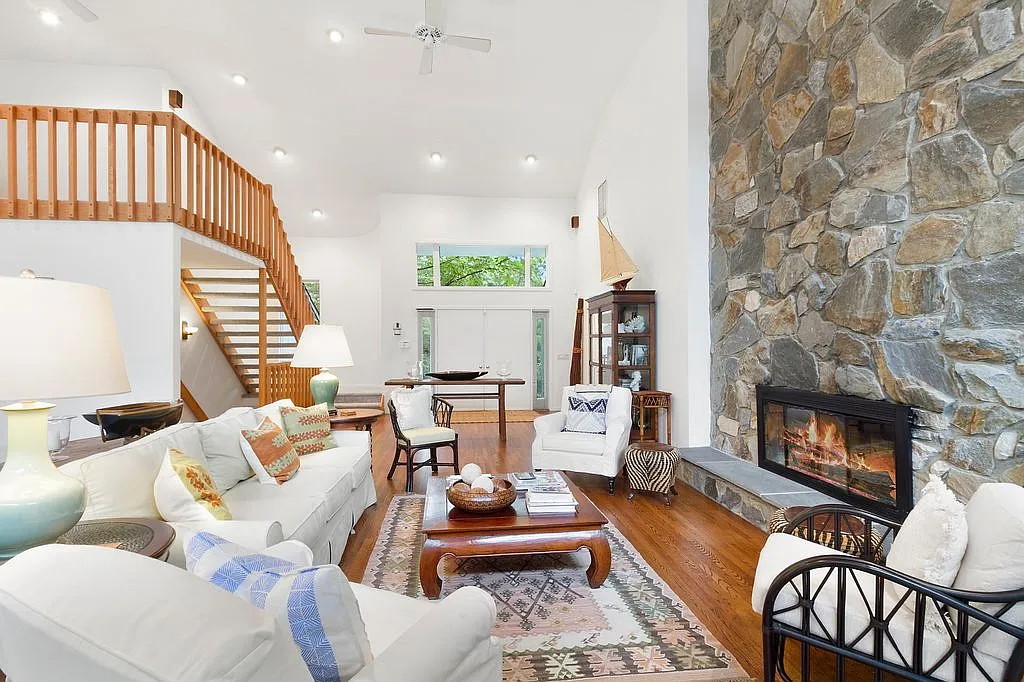 Tranquility In Southampton W Heated Pool & Private Tennis Court! — Photo 4
