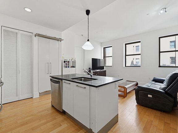 5th image of 4 Beacon Way APT 1613