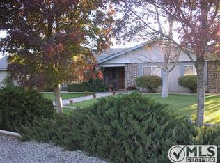 9976 Oxford Rd, Phelan, CA 92371