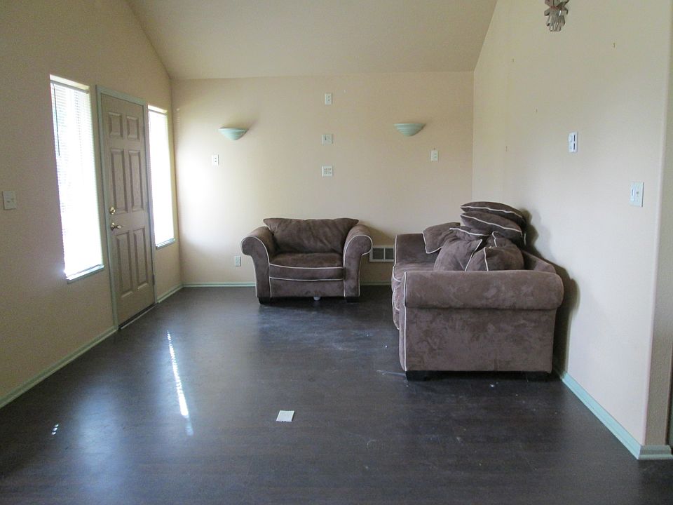 2nd image of 419 Seashore St SW