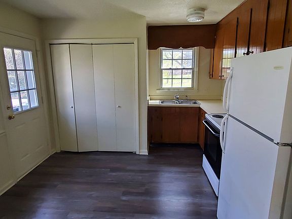 3rd image of 1726 Spry St