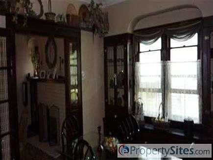 5th image of 10205 Plymouth Ave