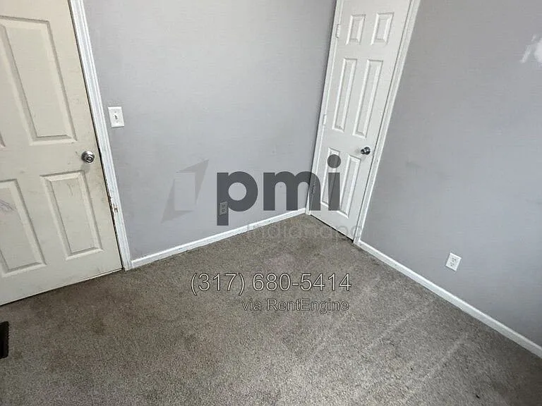 112 Adler St — Photo 12