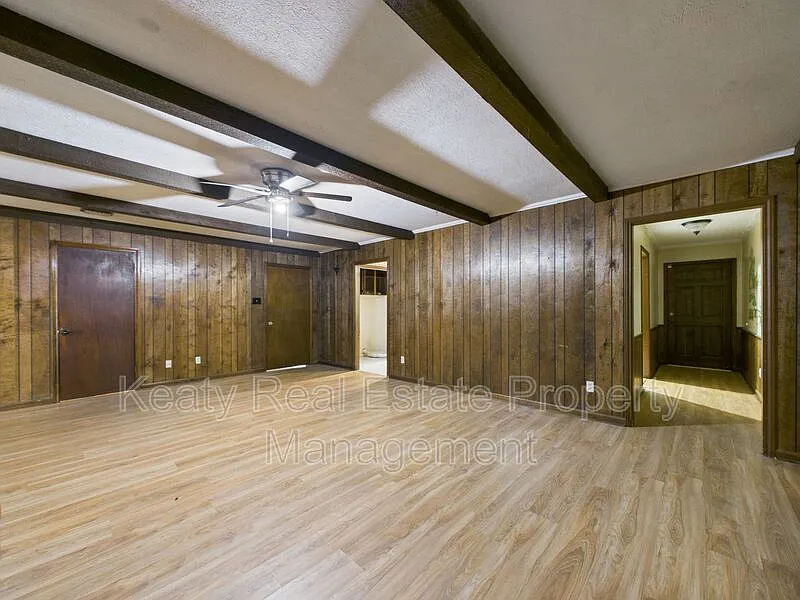 4 bed, 3.0 bath, 2600 sqft, $1,950 — Photo 4
