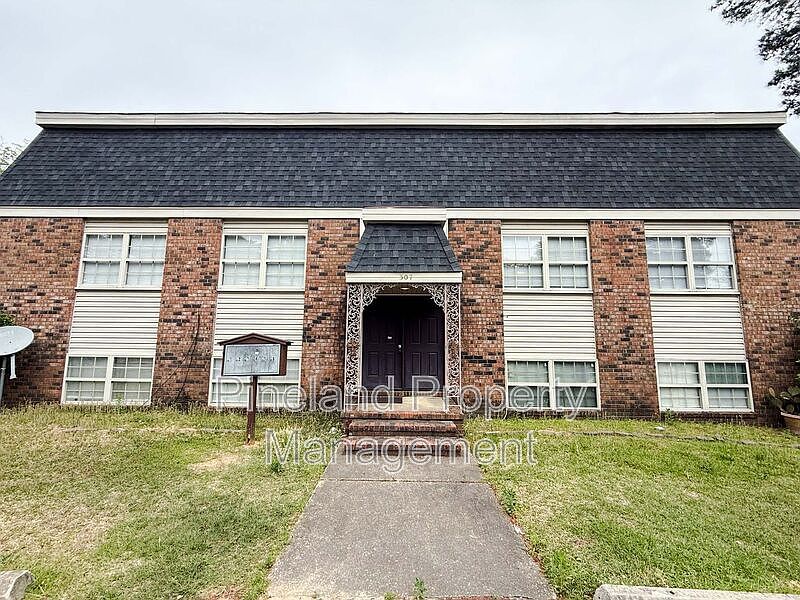 1st image of 307 Bradford Ave APT 2