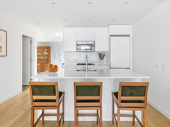 4th image of 90 William St APT 15G