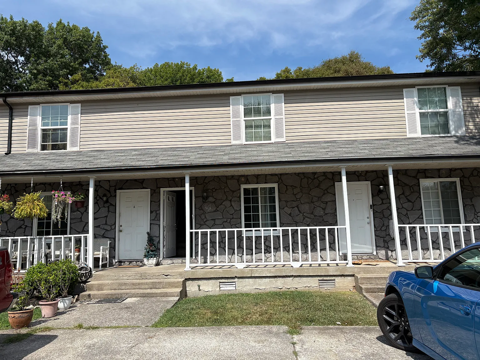 2 bed, 1.5 bath, 1060 sqft, $1,550 — Photo 1
