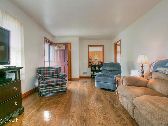 4th image of 2615 Parkview Dr