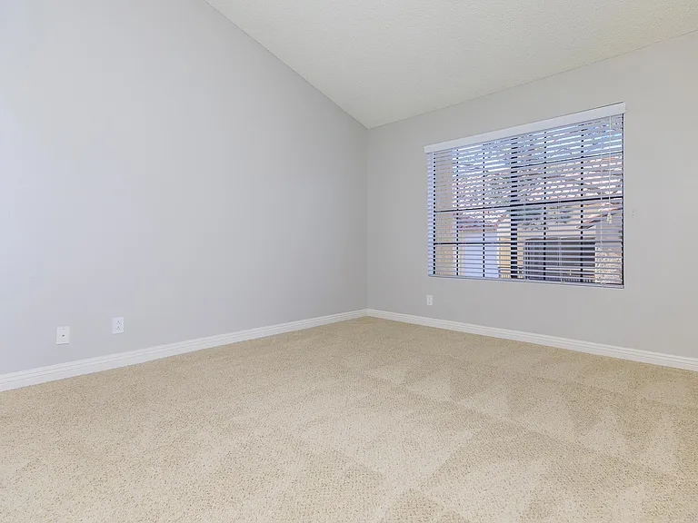 Villa La Paz Apartment Homes — Photo 38