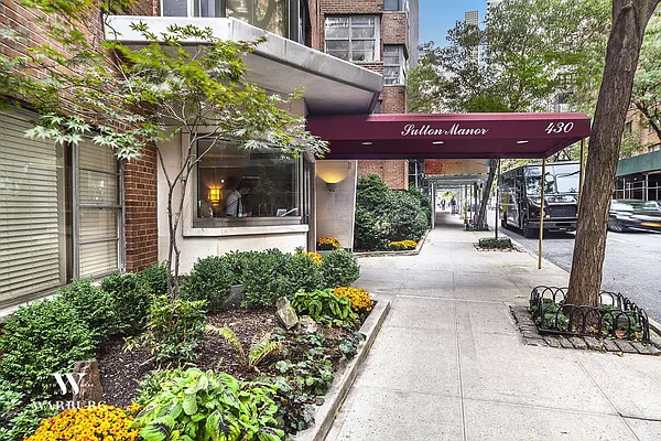 Sold by Warburg | media 21