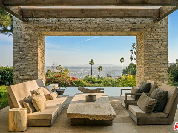 9240 Swallow Dr, Los Angeles, CA 90069