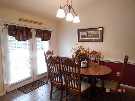 5th image of 154 Sweetbriar St