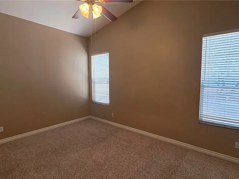 604 Palmwood Ln — Photo 16