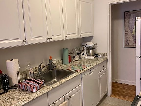 5th image of 3950 Blackstone Ave APT 5x