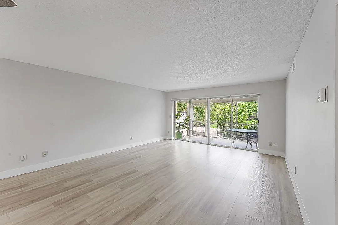 2 bed, 1160 sqft, $2,595 — Photo 3