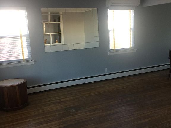 3rd image of 528 Mansfield Ave