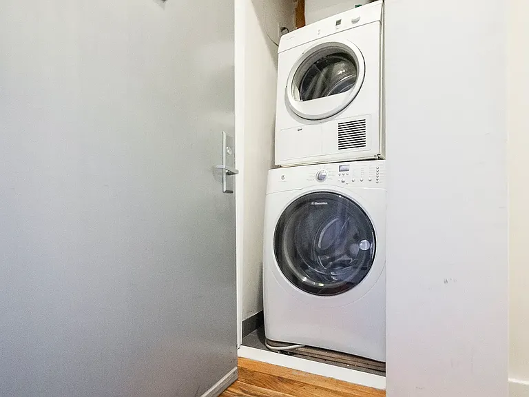 96 George St #2R — Photo 6